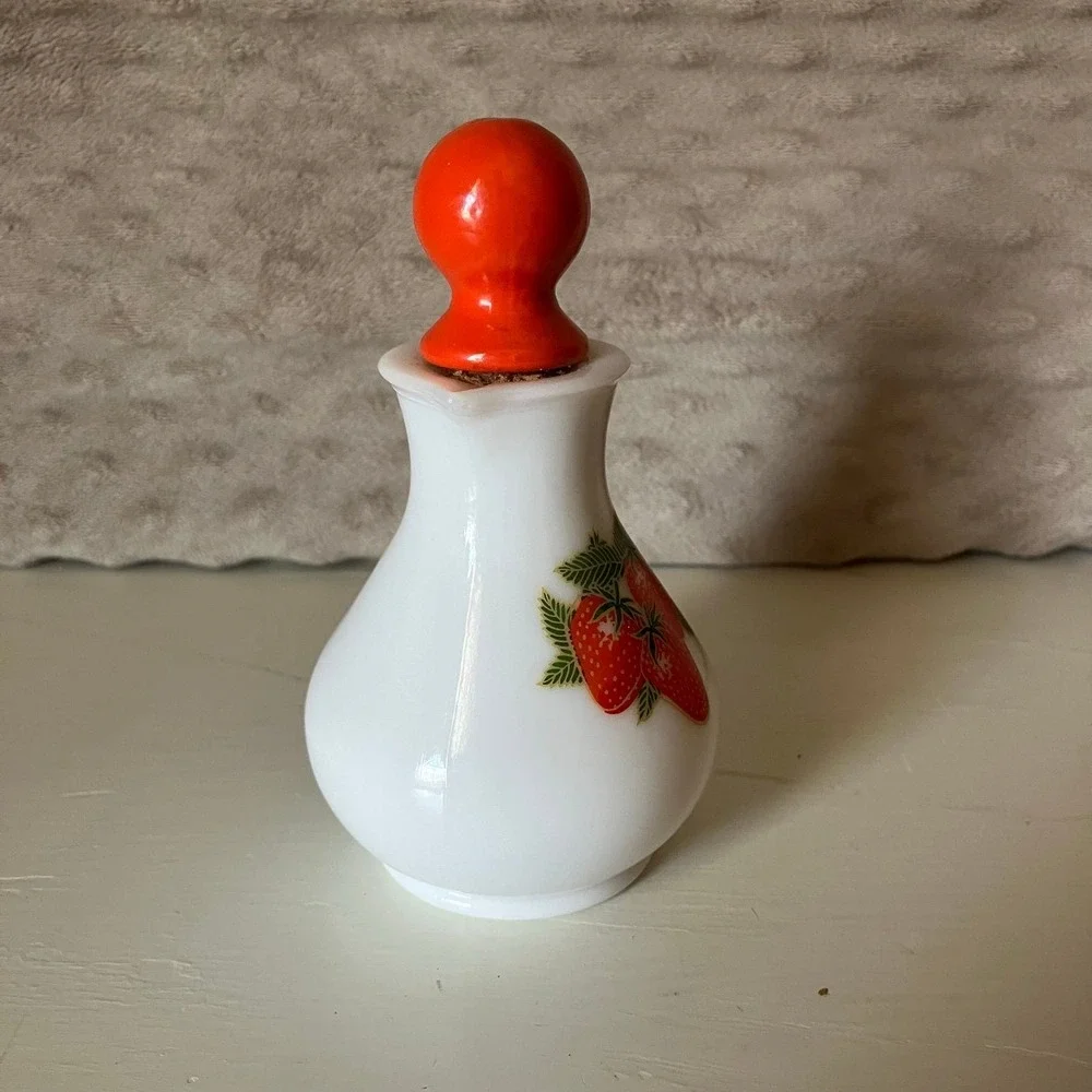Vintage Avon Strawberries and‎ Cream Bath Foam Milk Glass Bottle